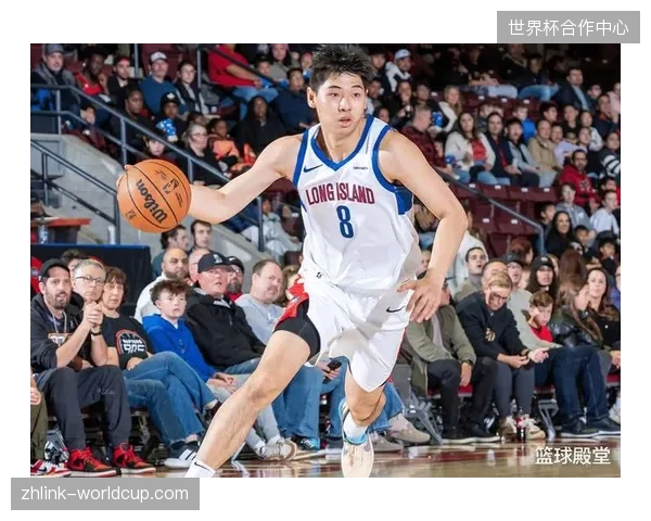 崔永熙凭借赛季的稳定发挥和全面的技术，再次入选国家男篮集训队，成为后场重要储备